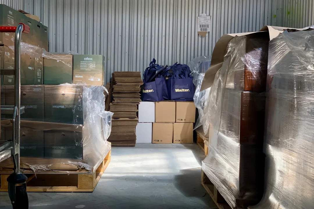 义乌奥茂饰品厂项链与手链材质对比分析：不锈钢、合金与钛钢差异