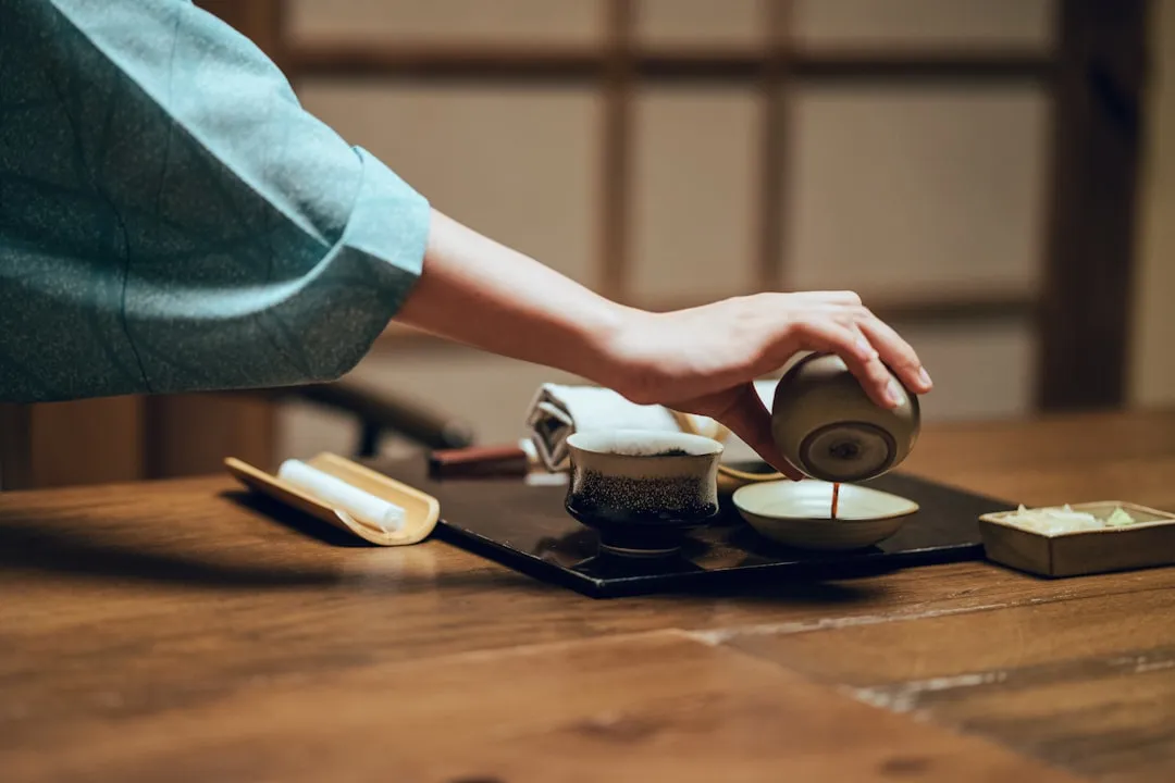 义乌奥茂饰品厂项链与手链材质工艺对比分析